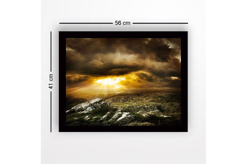 Indrammet lærredstryk i træ - 41x56 cm - Dramatisk landskab med solstråler, der bryder gennem skyerne - Guld / Mørkegrå / Grøn - Boligtilbehør - Billeder & kunst