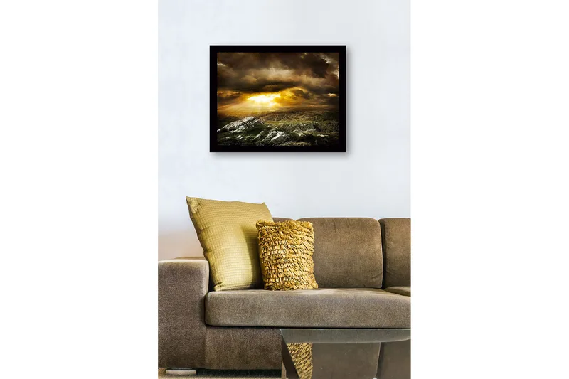 Indrammet lærredstryk i træ - 41x56 cm - Dramatisk landskab med solstråler, der bryder gennem skyerne - Guld / Mørkegrå / Grøn - Boligtilbehør - Billeder & kunst