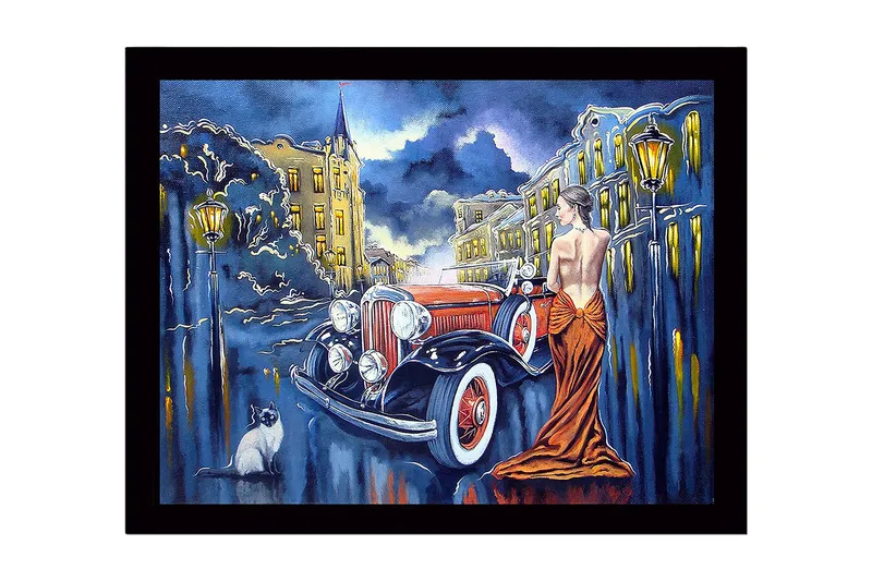 Indrammet lærredstryk i træ - 41x56 cm - Elegant kvinde i rød kjole ved en klassisk bil i bymiljø, Rød / Sort / Blå