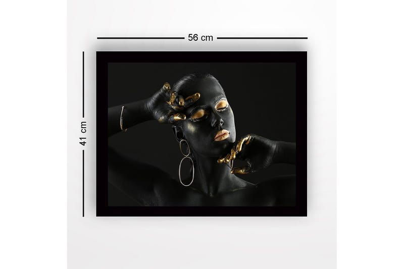 Indrammet lærredstryk i træ - 41x56 cm - Elegant portræt af en kvinde med sort kropsmaling og gyldne detaljer - Sort / Guld - Boligtilbehør - Billeder & kunst