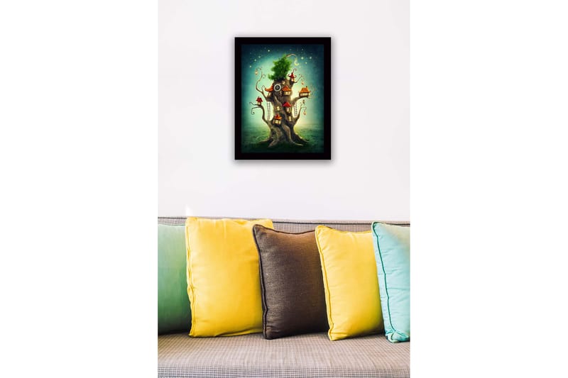 Indrammet lærredstryk i træ - 41x56 cm - Fantasifuldt træ med små huse og en frodig krone - Grøn / Brun / Rød - Boligtilbehør - Billeder & kunst