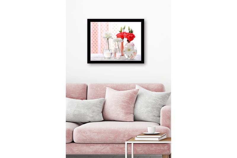 Indrammet lærredstryk i træ - 41x56 cm - Farverig blomsterbuket i glasvaser - Hvid / Pink / Rød - Boligtilbehør - Billeder & kunst