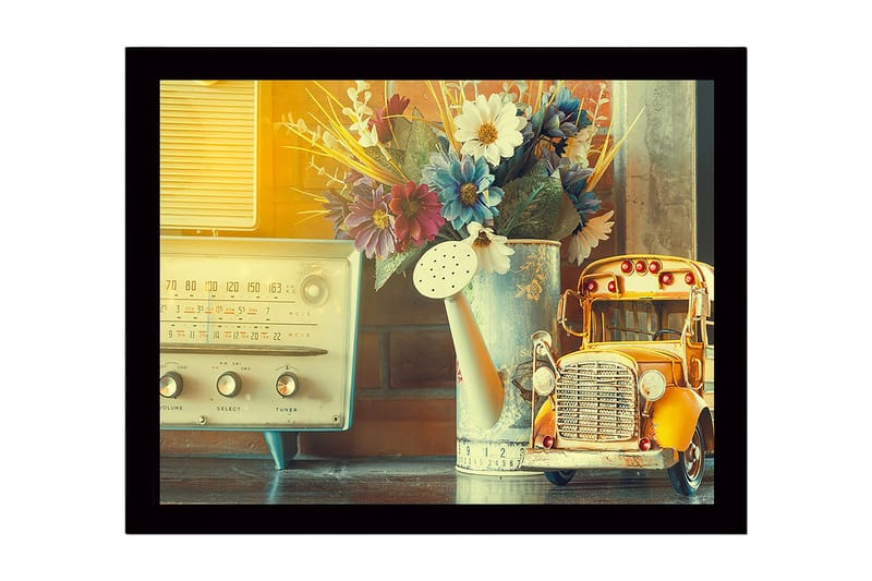 Indrammet lærredstryk i træ - 41x56 cm - Farverig blomsterbuket med en gammel legetøjsbil i fokus, Gul / Blå / Lyserød