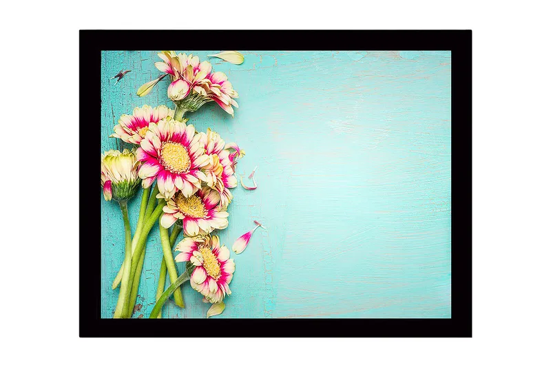 Indrammet lærredstryk i træ - 41x56 cm - Farverig blomsterbuket med lyserøde og hvide kronblade - Lyserød / Hvid / Grøn - Boligtilbehør - Billeder & kunst