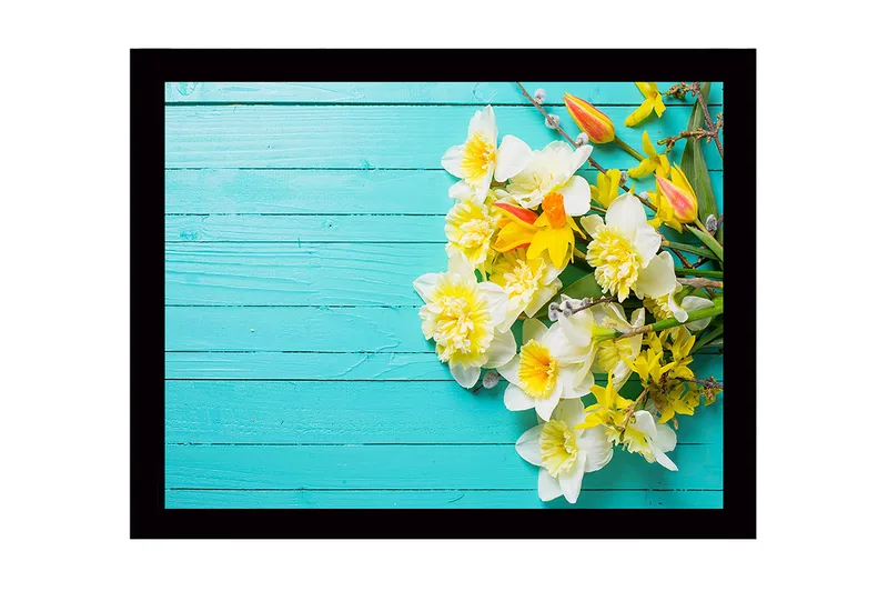 Indrammet lærredstryk i træ - 41x56 cm - Farverig blomsterbuket på turkis baggrund - Hvid / Gul / Turkis - Boligtilbehør - Billeder & kunst