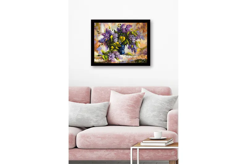 Indrammet lærredstryk i træ - 41x56 cm - Farverig buket af lilla blomster i en blå vase - Lilla / Grøn / Blå - Boligtilbehør - Billeder & kunst