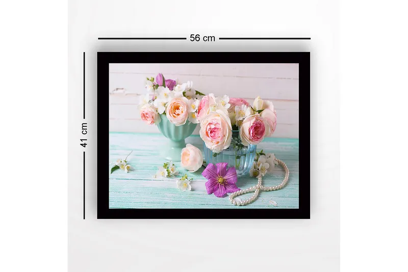 Indrammet lærredstryk i træ - 41x56 cm - Farverig buket af roser og blomster i elegante vaser - Lyserød / Hvid / Lilla - Boligtilbehør - Billeder & kunst