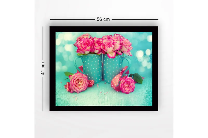 Indrammet lærredstryk i træ - 41x56 cm - Farverig buket roser i blå kopper - Lyserød / Turkis - Boligtilbehør - Billeder & kunst