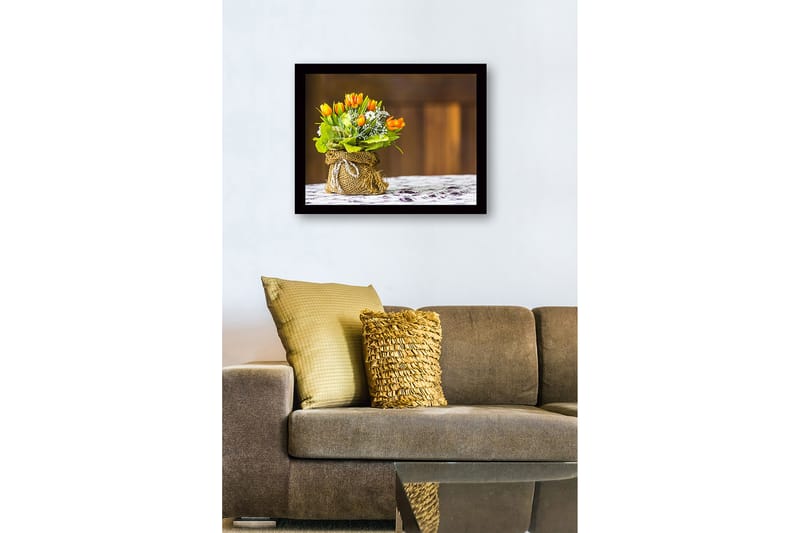Indrammet lærredstryk i træ - 41x56 cm - Farverig buket tulipaner i en jutepose - Orange / Grøn / Hvid - Boligtilbehør - Billeder & kunst
