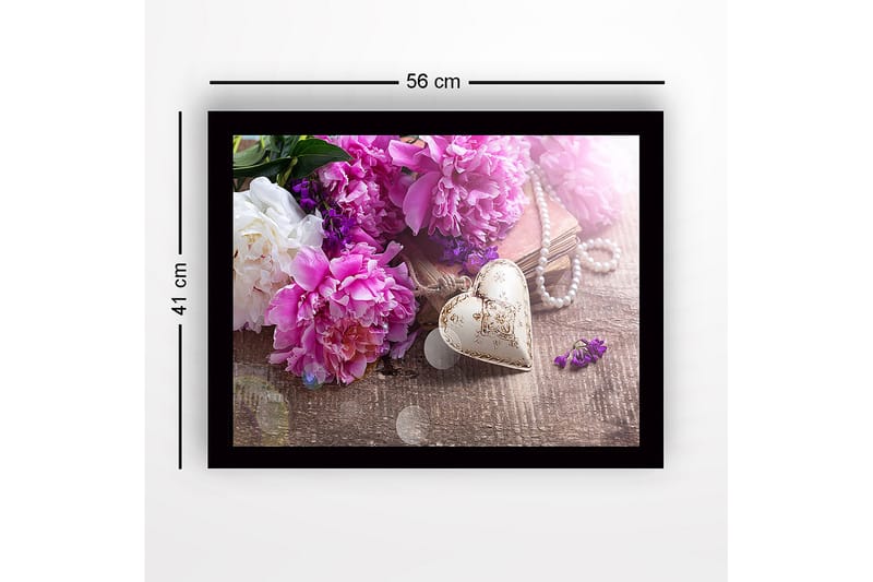 Indrammet lærredstryk i træ - 41x56 cm - Farverig buket pæoner og et dekorativt hjerte - Lyserød / Hvid / Lilla - Boligtilbehør - Billeder & kunst