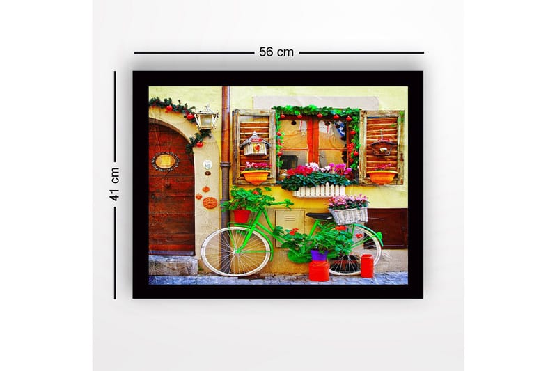 Indrammet lærredstryk i træ - 41x56 cm - Farverig cykel med blomster og dekorationer ved en charmerende dør - Grøn / Rød / Lyserød - Boligtilbehør - Billeder & kunst