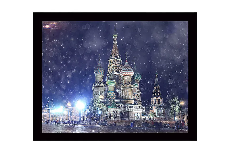 Indrammet lærredstryk i træ - 41x56 cm - Farverig kirke med kupler i forskellige former og mønstre, Grøn / Rød / Hvid