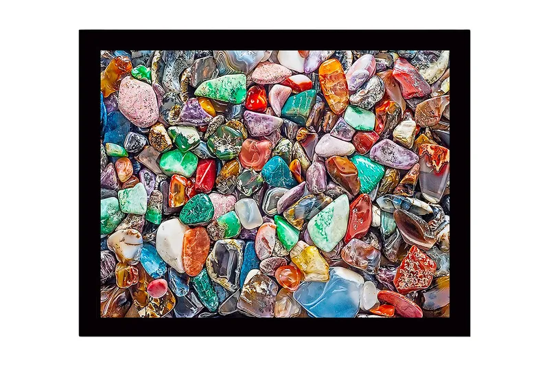 Indrammet lærredstryk i træ - 41x56 cm - Farverige ædelsten i en rig mosaik af former og nuancer, Grøn / Rød / Blå