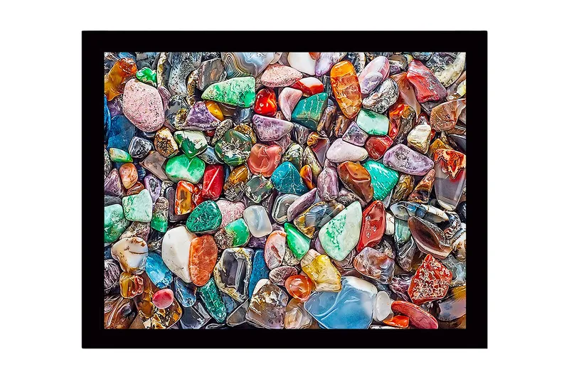 Indrammet lærredstryk i træ - 41x56 cm - Farverige ædelsten i en rig mosaik af former og nuancer, Grøn / Rød / Blå
