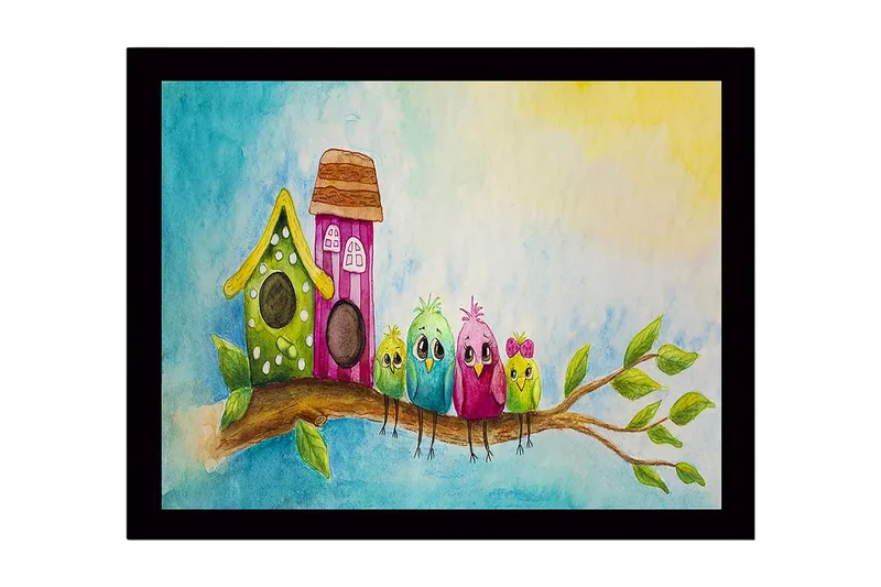 Indrammet lærredstryk i træ - 41x56 cm - Farverige fugle på en gren med fuglehuse i baggrunden, Grøn / Lyserød / Blå