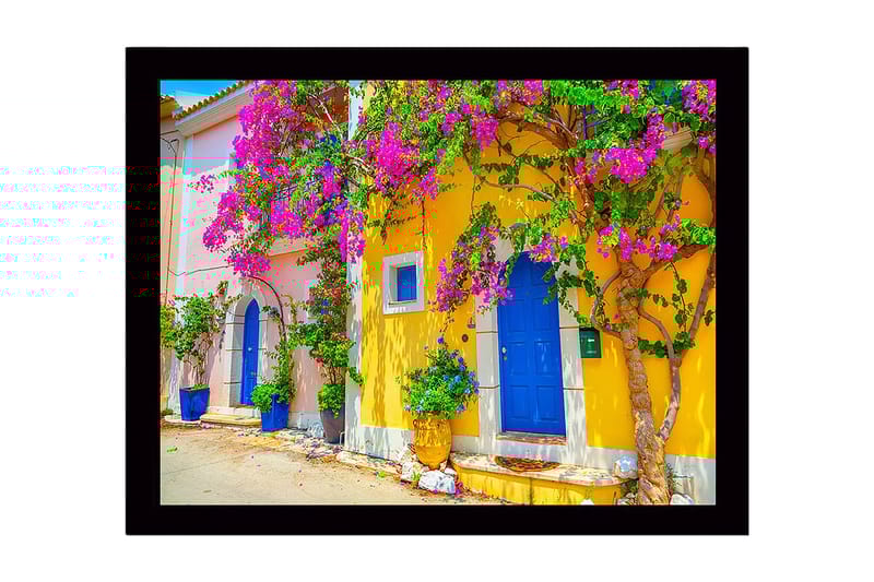 Indrammet lærredstryk i træ - 41x56 cm - Farverige huse med bougainvillea i blomst, Gul / Blå / Lyserød