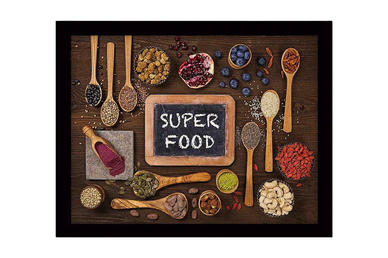 Indrammet lærredstryk i træ - 41x56 cm - Forskellige superfoods arrangeret på en træoverflade, Grøn / Brun / Sort