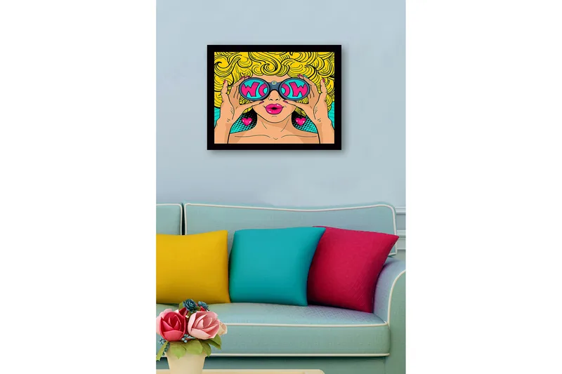 Indrammet lærredstryk i træ - 41x56 cm - Glamourøs kvinde med store solbriller og krøllet blond hår - Gul / Pink / Turkis - Boligtilbehør - Billeder & kunst