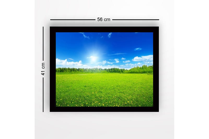 Indrammet lærredstryk i træ - 41x56 cm - Grøn eng under en klar blå himmel med hvide skyer - Grøn / Blå / Hvid - Boligtilbehør - Billeder & kunst