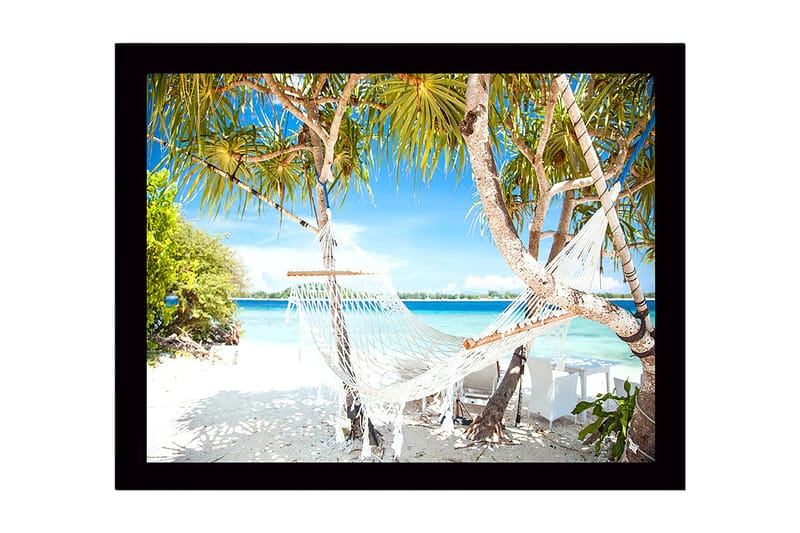 Indrammet lærredstryk i træ - 41x56 cm - Hvid hængekøje mellem palmer på solrig hvid sandstrand, Turkis / Grøn / Hvid