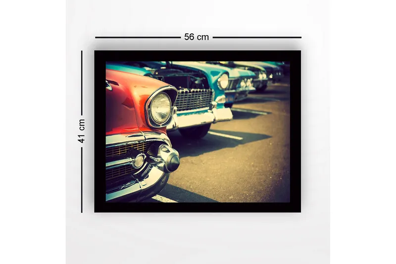 Indrammet lærredstryk i træ - 41x56 cm - Klassiske biler på række med fokus på en rød bil i forgrunden - Rød / Blå / Sølv - Boligtilbehør - Billeder & kunst