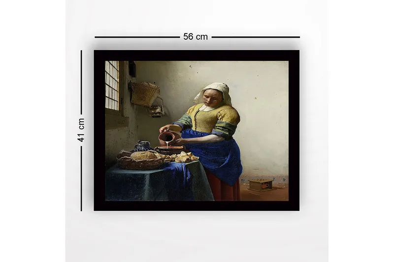 Indrammet lærredstryk i træ - 41x56 cm - Kvinde hælder mælk i en skål ved et bord med brød og keramik - Blå / Gul / Brun - Boligtilbehør - Billeder & kunst