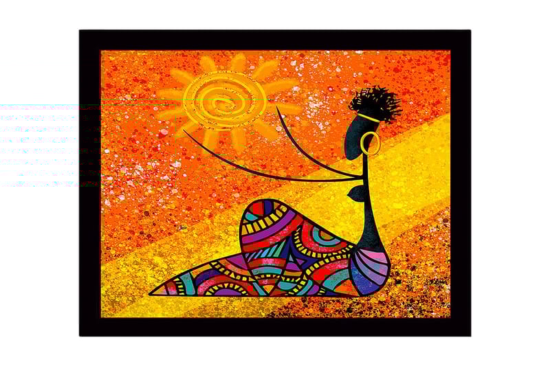 Indrammet lærredstryk i træ - 41x56 cm - Kvinde holder en sol med farverige mønstre, Orange / Sort / Gul