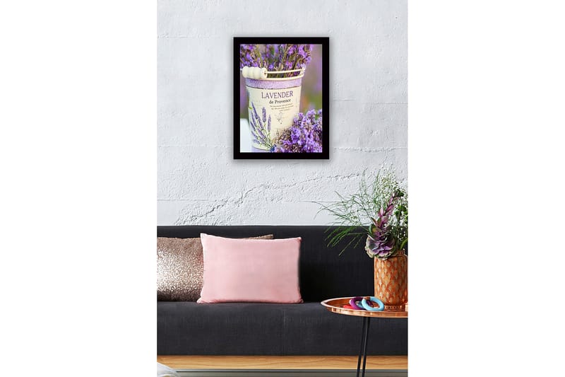 Indrammet lærredstryk i træ - 41x56 cm - Lavendelblomster i en dekorativ potte - Lilla / Hvid / Grøn - Boligtilbehør - Billeder & kunst