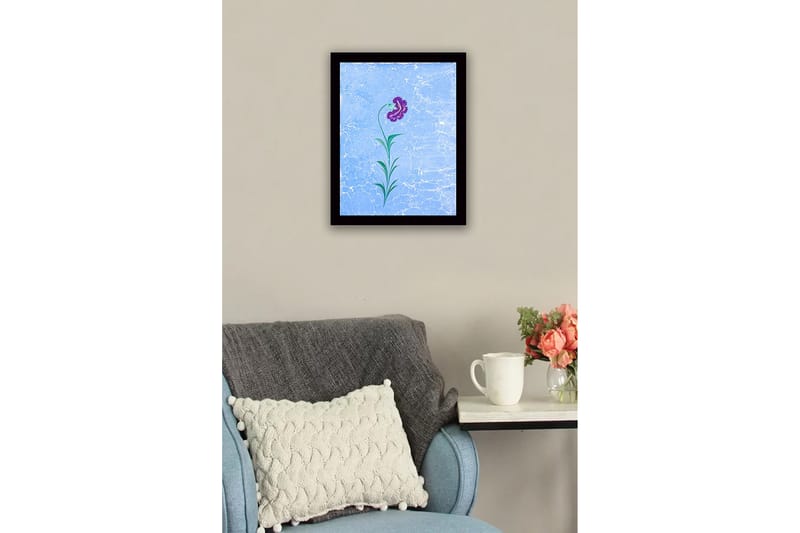 Indrammet lærredstryk i træ - 41x56 cm - Lilla blomst med grønne blade på en lyseblå baggrund - Lilla / Grøn / Lyseblå - Boligtilbehør - Billeder & kunst
