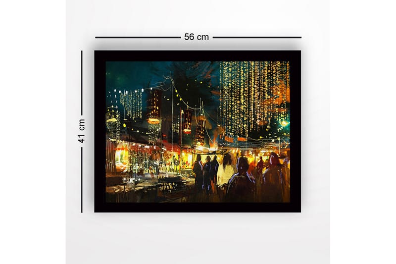 Indrammet lærredstryk i træ - 41x56 cm - Livligt natmarked med lyskæder og mennesker i bevægelse - Mørkeblå / Guld / Orange - Boligtilbehør - Billeder & kunst