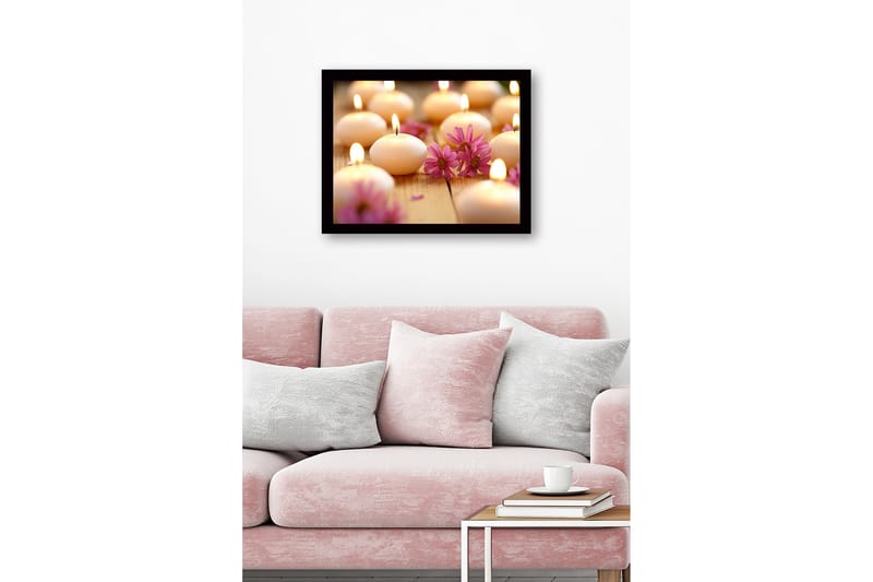 Indrammet lærredstryk i træ - 41x56 cm - Lysende duftlys omgivet af blomster - Lys pink / Hvid / Beige - Boligtilbehør - Billeder & kunst