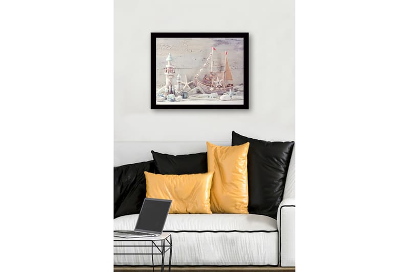 Indrammet lærredstryk i træ - 41x56 cm - Maritim ro med en båd og fyrtårne i fokus - Lyseblå / Hvid / Beige - Boligtilbehør - Billeder & kunst