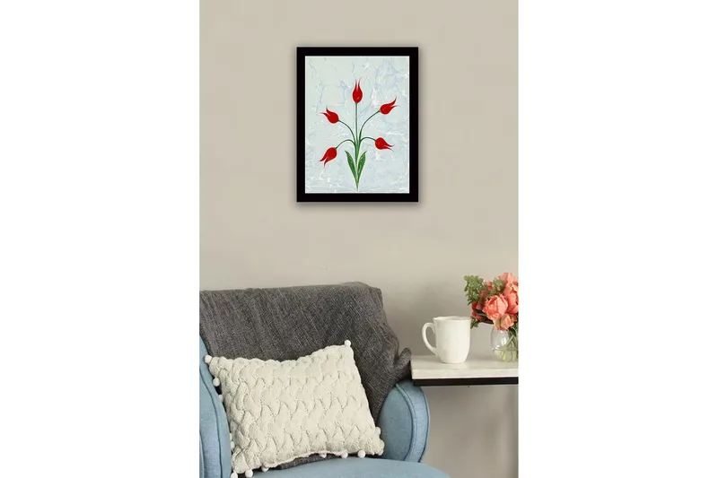 Indrammet lærredstryk i træ - 41x56 cm - Røde tulipaner med grønne stilke på en lyseblå baggrund - Rød / Grøn / Lyseblå - Boligtilbehør - Billeder & kunst