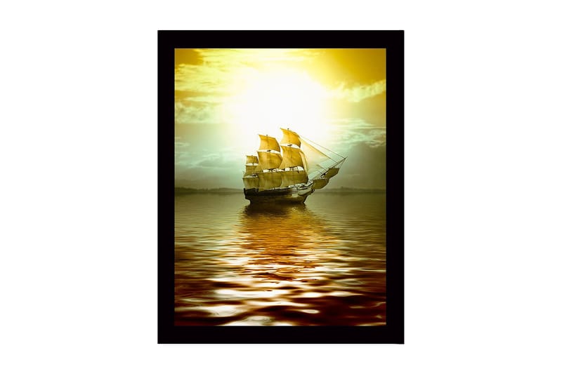 Indrammet lærredstryk i træ - 41x56 cm - Sejlbåd glider hen over spejlblanke vandflader i solnedgangens lys, Guld / Brun / Lysegrøn