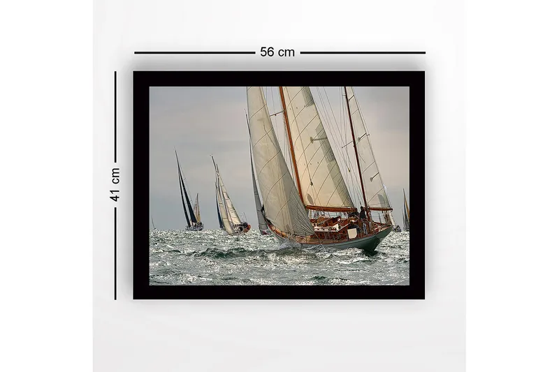 Indrammet lærredstryk i træ - 41x56 cm - Sejlbåde der sejler kapsejlads på åbent hav - Hvid / Blå / Grå - Boligtilbehør - Billeder & kunst