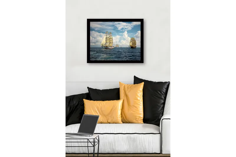 Indrammet lærredstryk i træ - 41x56 cm - Sejlbåde på åbent hav under en klar himmel - Blå / Hvid / Beige - Boligtilbehør - Billeder & kunst