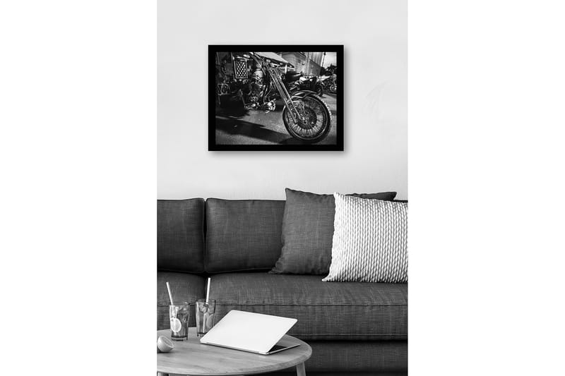 Indrammet lærredstryk i træ - 41x56 cm - Skulpturel motorcykel med kraniemotiv - Sort / Sølv - Boligtilbehør - Billeder & kunst