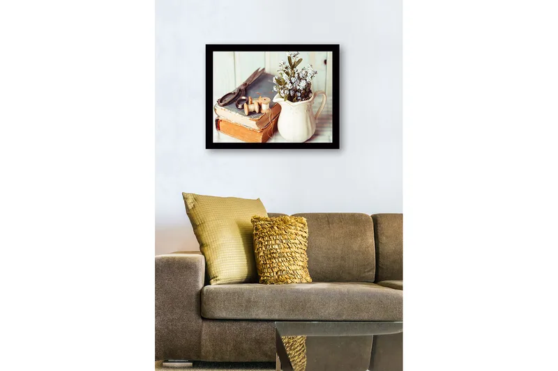 Indrammet lærredstryk i træ - 41x56 cm - Smuk buket af små blå blomster i en hvid kande - Hvid / Blå / Beige - Boligtilbehør - Billeder & kunst