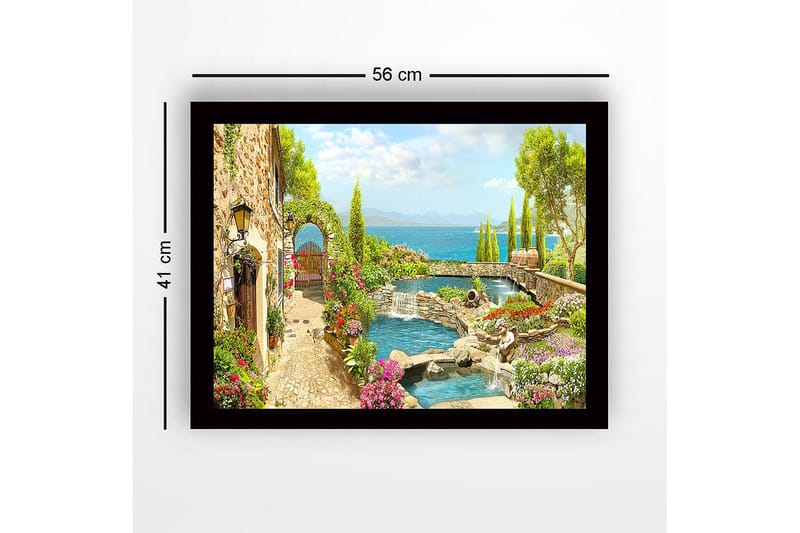 Indrammet lærredstryk i træ - 41x56 cm - Smuk have med blomsterarrangementer og en rolig vandoverflade - Grøn / Lyserød / Blå - Boligtilbehør - Billeder & kunst