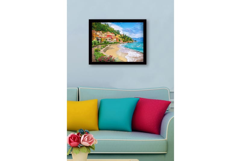 Indrammet lærredstryk i træ - 41x56 cm - Smuk kystlinje med farverige huse og frodige omgivelser - Blå / Grøn / Gul - Boligtilbehør - Billeder & kunst