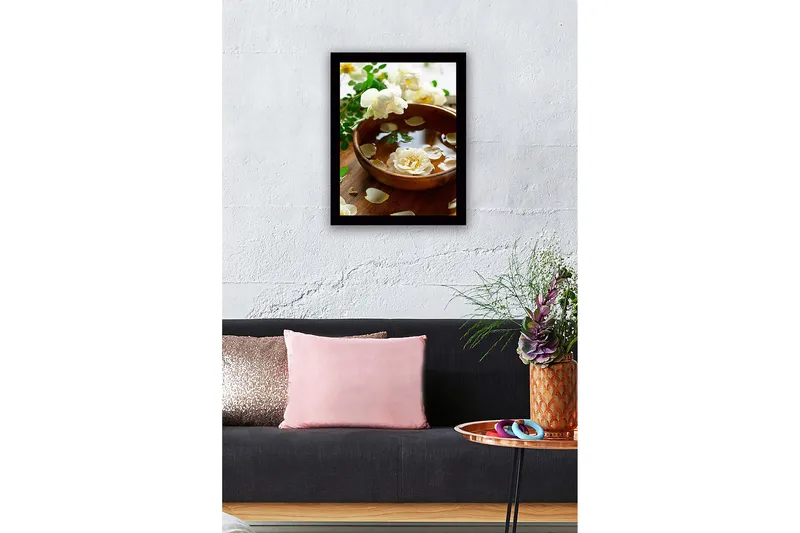 Indrammet lærredstryk i træ - 41x56 cm - Smuk skål med svævende blomster og kronblade - Hvid / Grøn / Brun - Boligtilbehør - Billeder & kunst