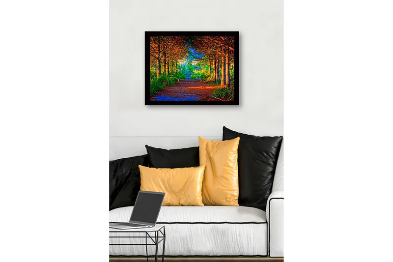 Indrammet lærredstryk i træ - 41x56 cm - Smuk skovsti omgivet af træer i gyldne og grønne nuancer - Guld / Grøn / Brun - Boligtilbehør - Billeder & kunst