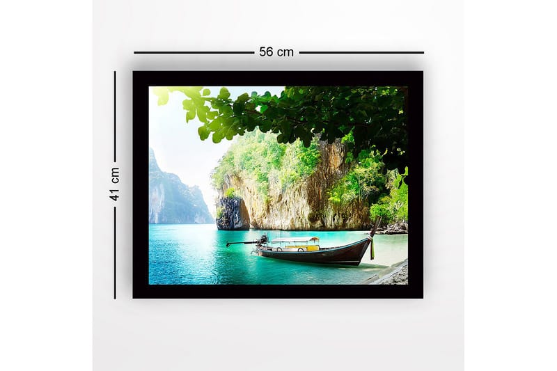 Indrammet lærredstryk i træ - 41x56 cm - Smuk strand med en båd på en frodig klippekyst - Turkis / Grøn / Brun - Boligtilbehør - Billeder & kunst