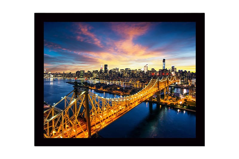 Indrammet lærredstryk i træ - 41x56 cm - Smukt bybillede af en bro med en funklende skyline i baggrunden, Guld / Blå / Lyserød