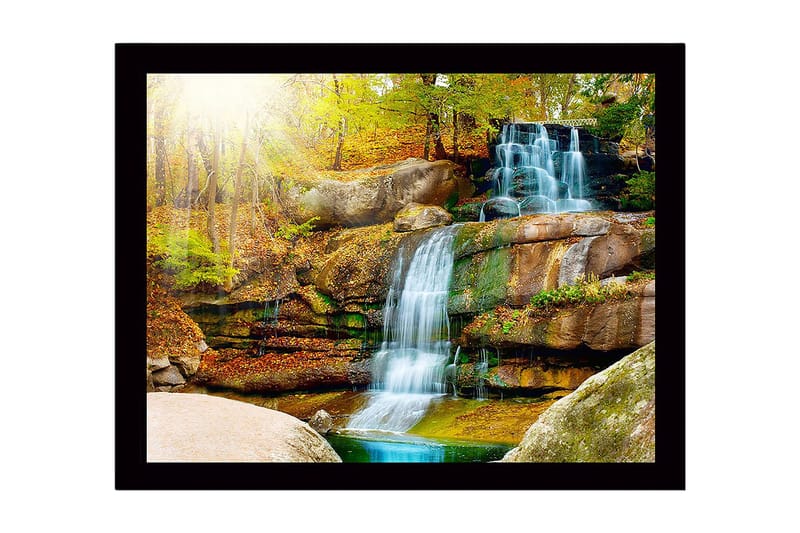 Indrammet lærredstryk i træ - 41x56 cm - Smukt vandfald i et efterårsskovmiljø, Grøn / Orange / Blå