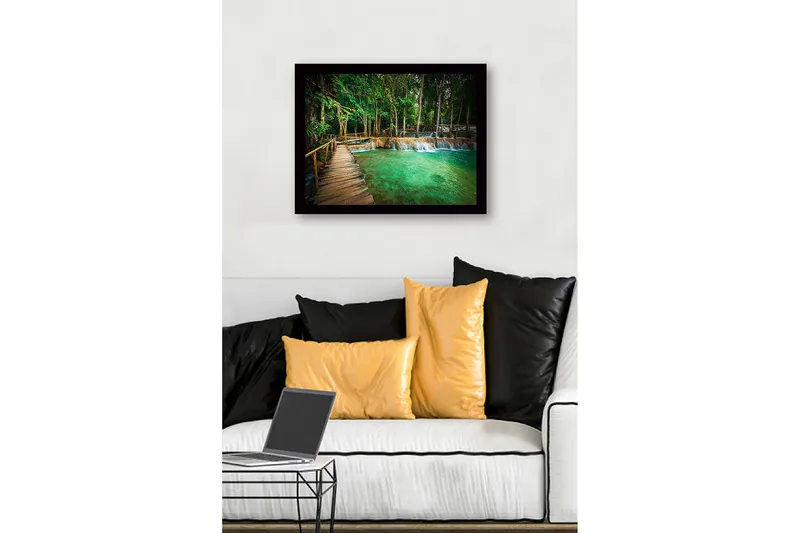 Indrammet lærredstryk i træ - 41x56 cm - Smukt vandfald med frodige omgivelser - Grøn / Turkis / Brun - Boligtilbehør - Billeder & kunst