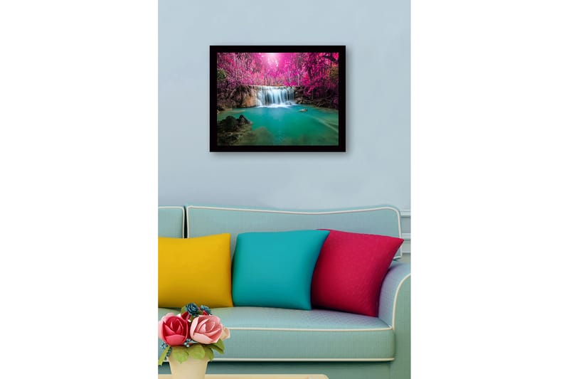 Indrammet lærredstryk i træ - 41x56 cm - Smukt vandfald omgivet af lyserøde træer og frodig vegetation - Lyserød / Turkis - Boligtilbehør - Billeder & kunst