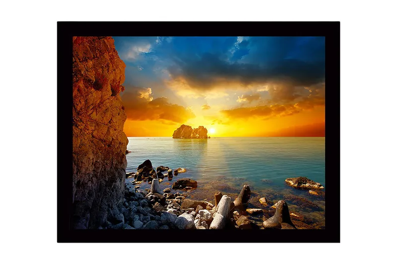 Indrammet lærredstryk i træ - 41x56 cm - Solnedgang over havet med klippeformationer i forgrunden, Orange / Blå / Grå