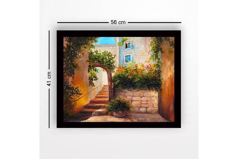 Indrammet lærredstryk i træ - 41x56 cm - Solrig gyde med blomstrende planter og brolagte trapper - Grøn / Orange / Beige - Boligtilbehør - Billeder & kunst