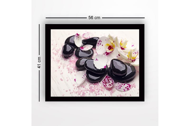 Indrammet lærredstryk i træ - 41x56 cm - Sorte sten omgivet af hvide og lilla orkideblade - Sort / Hvid / Lilla - Boligtilbehør - Billeder & kunst